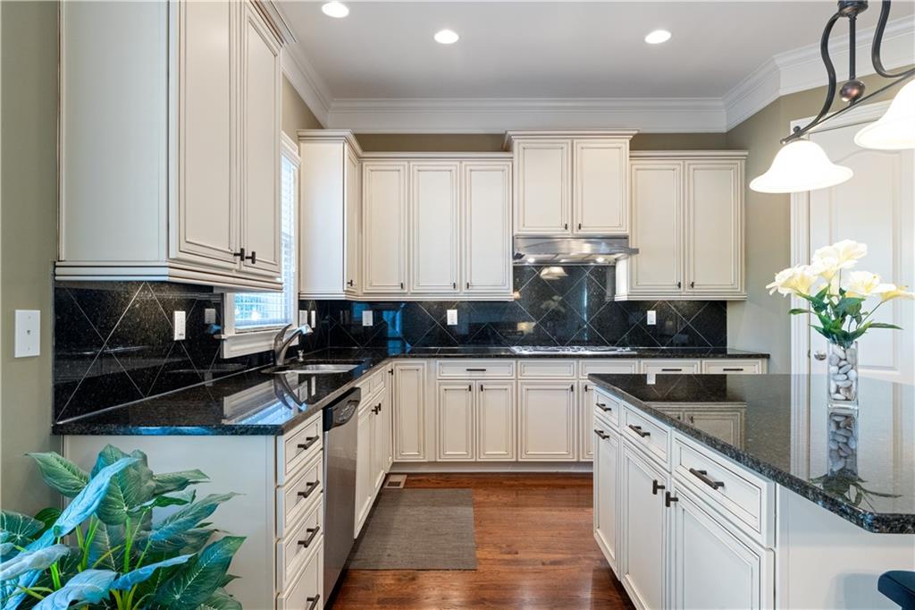 6300 Mount Vernon Oaks Dr, Sandy Springs, Georgia image 11