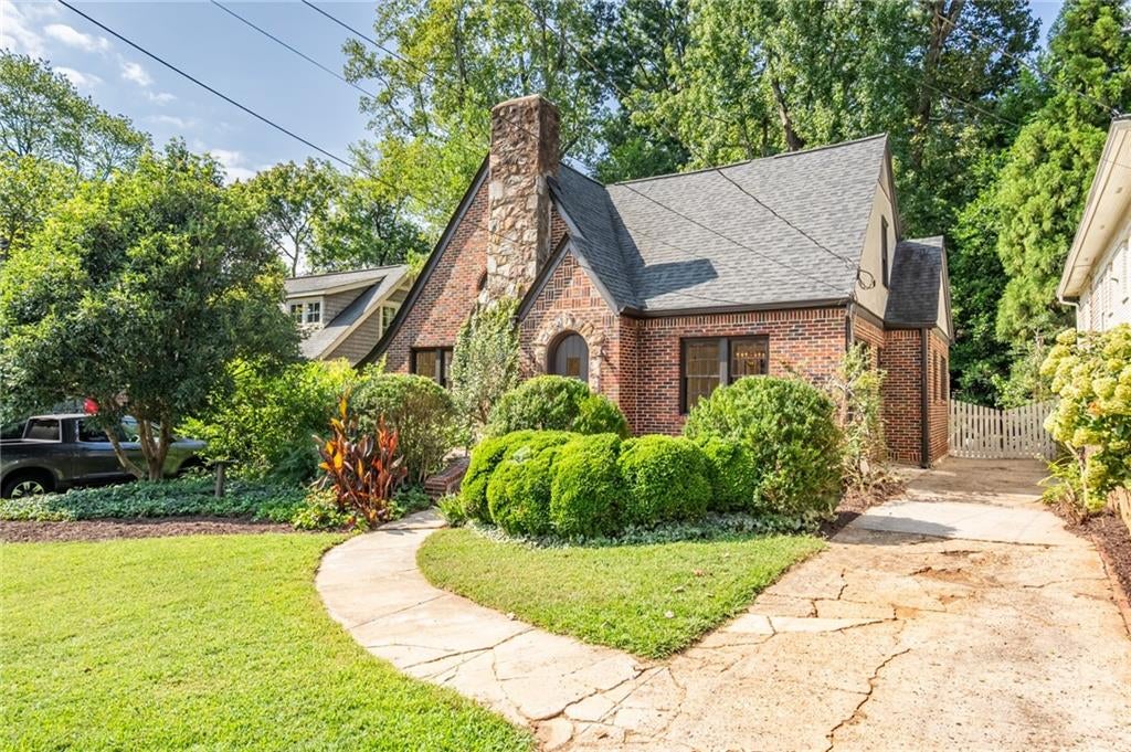 1119 University Drive NE