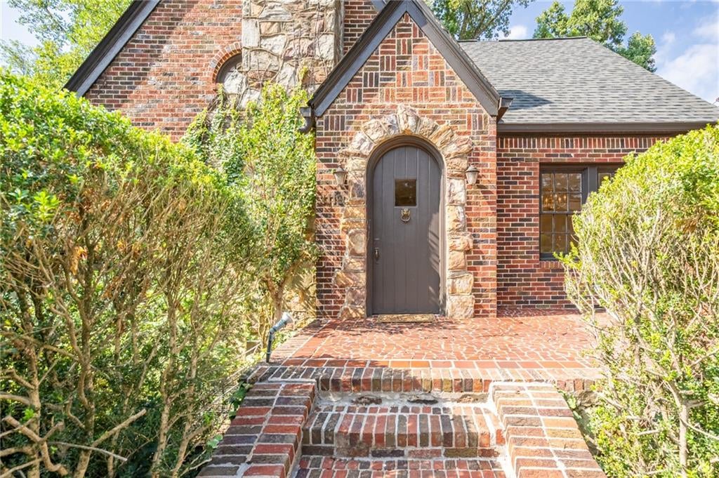 1119 University Drive NE
