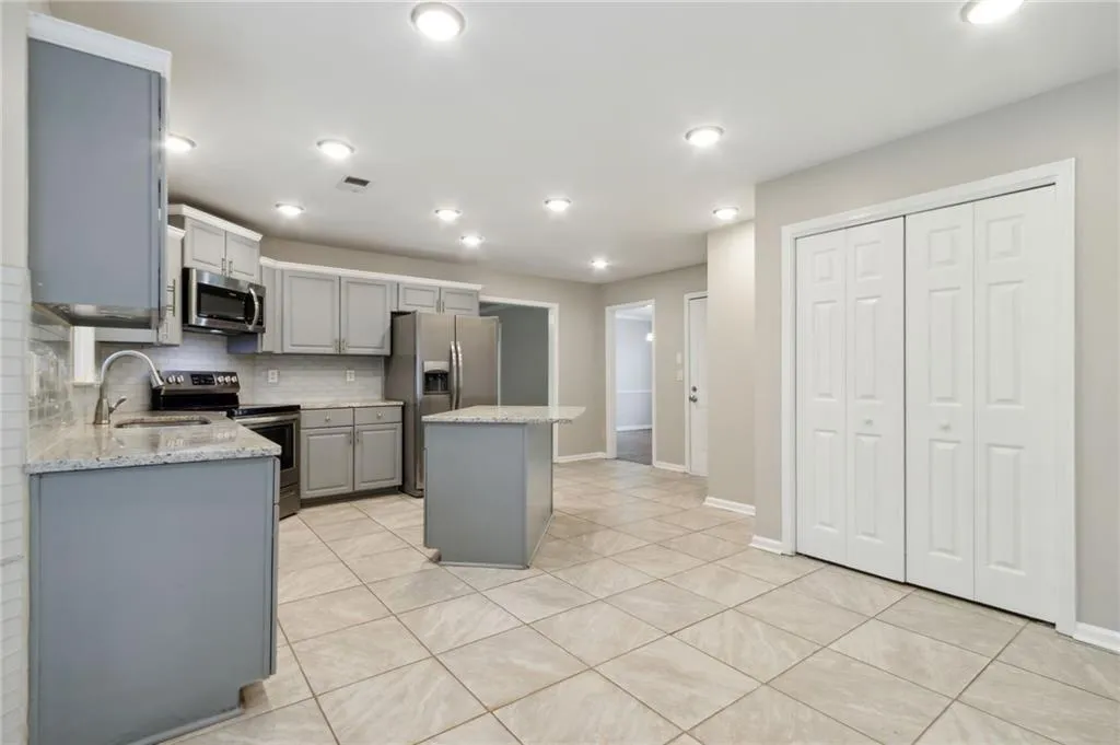 Marietta, Georgia 30064, United States, 3 Bedrooms Bedrooms, ,3 BathroomsBathrooms,Residential,Active,189665