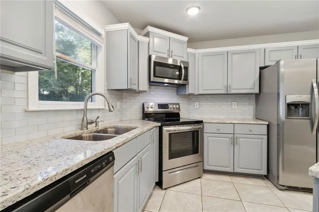 Marietta, Georgia 30064, United States, 3 Bedrooms Bedrooms, ,3 BathroomsBathrooms,Residential,Active,189665