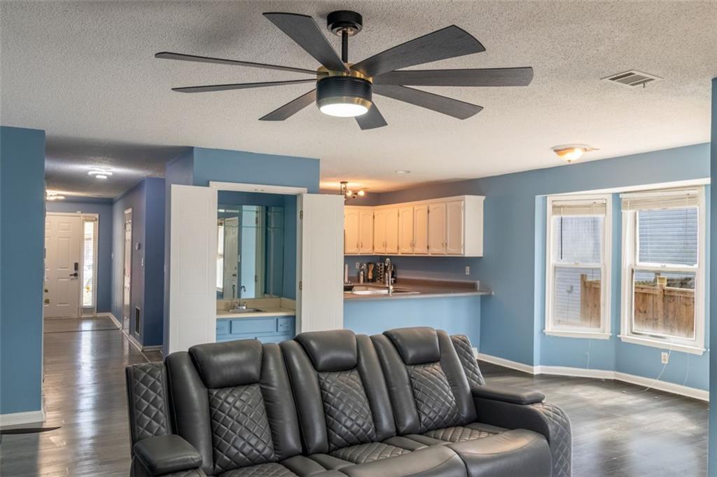 8045 Woodlake Drive, Riverdale, Georgia image 3
