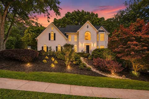 Homes For Sale - 302 Barclay Place<br/> Cherokee County, Woodstock, GA 30189