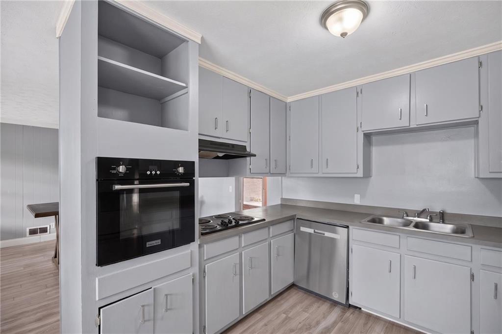 1681 W Kellogg Circle