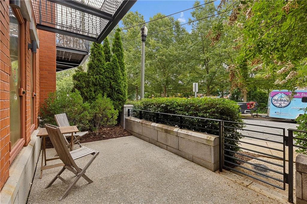 432 E Howard Avenue 23