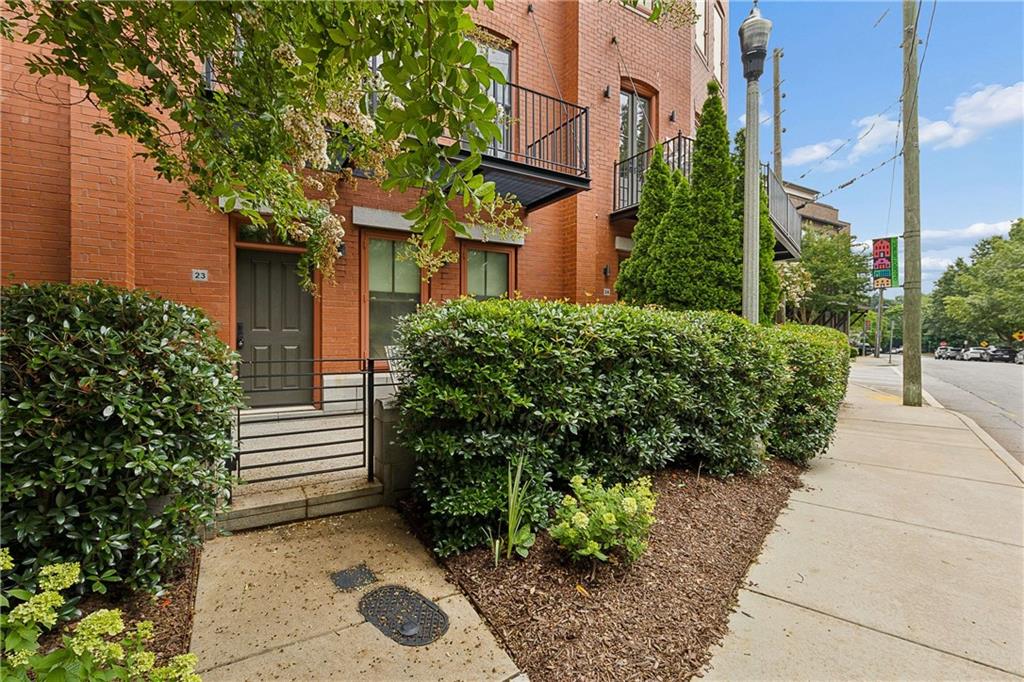 432 E Howard Avenue 23