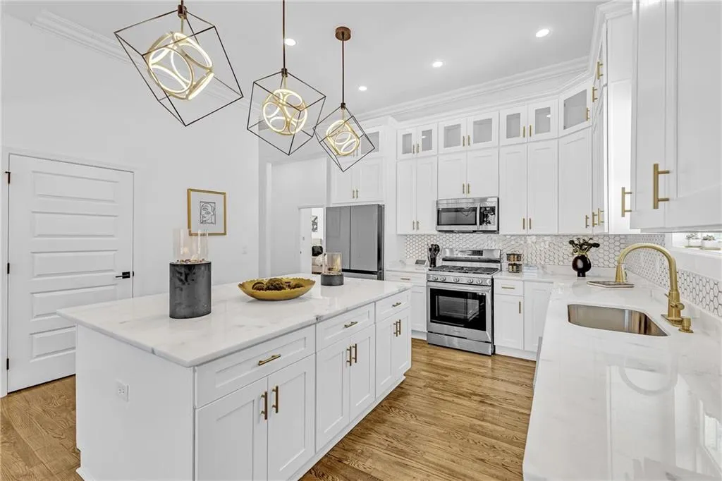 Atlanta, Georgia 30337, United States, 5 Bedrooms Bedrooms, ,4 BathroomsBathrooms,Residential,Active,83724