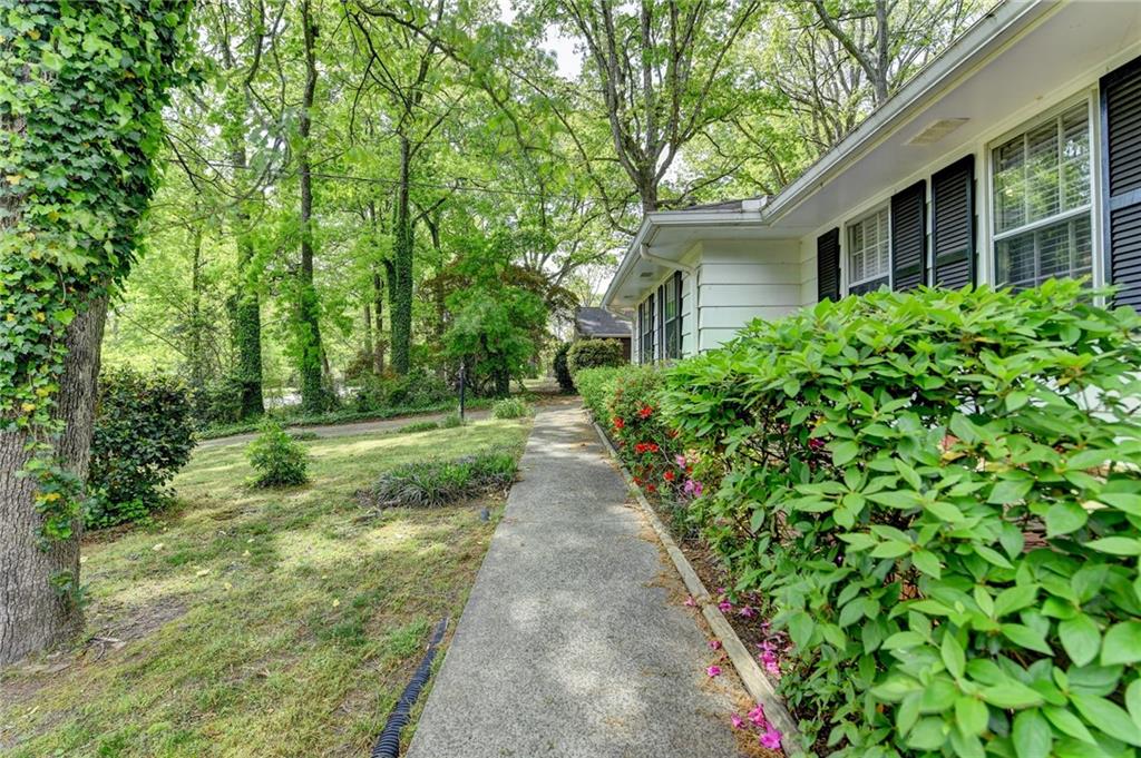 2963 Williams Place, Snellville, Georgia image 9