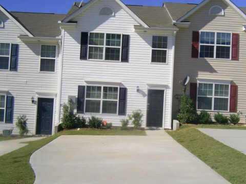 COZY TOWNHOME WITH BLACK APPLIANCE PACKAGE, FIREPLACE IN THE FAMILY ROOM, AND A SPLIT BEDROOM FEATURE WITH WALK IN CLOSETS IN BOTH BEDROOMS! GREAT FOR FIRST TIME HOMEBUYERS! CLOSE TO DOWNTOWN ATLANTA! MOVE IN READY! SOLD AS IS, NO DISCLOSURES.SPECIAL FINANCING AVAILABLE!