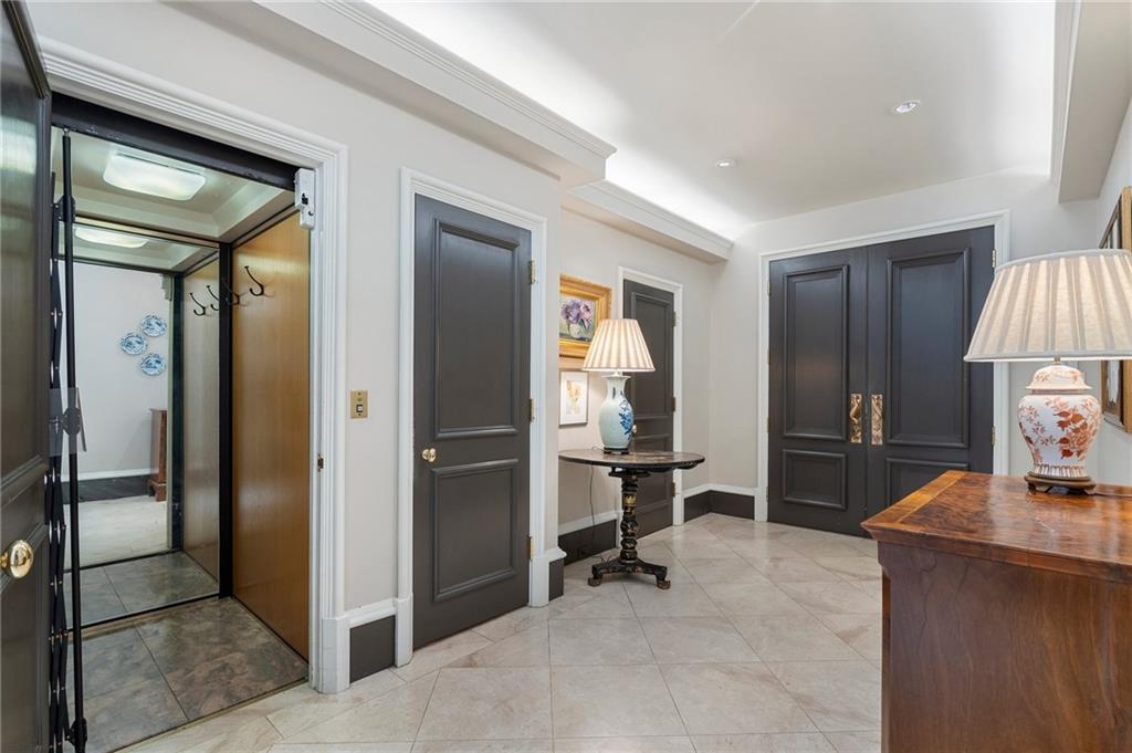 2525 Peachtree Road 28