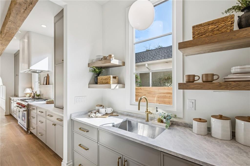 Atlanta, Georgia, 30306, United States, 6 Bedrooms Bedrooms, ,7 BathroomsBathrooms,Residential,Active,2020524