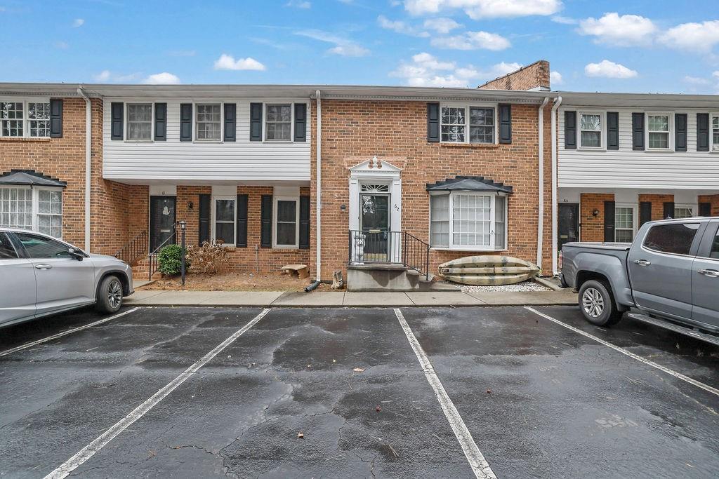 6520 Roswell Road 62