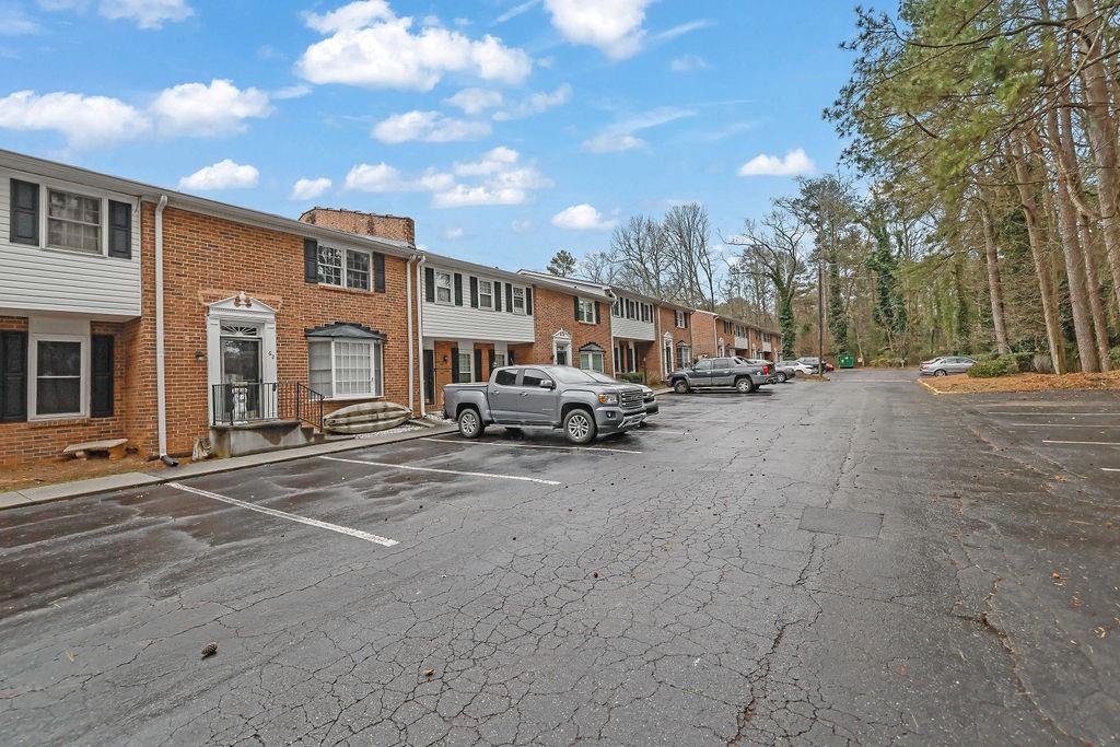 6520 Roswell Road 62