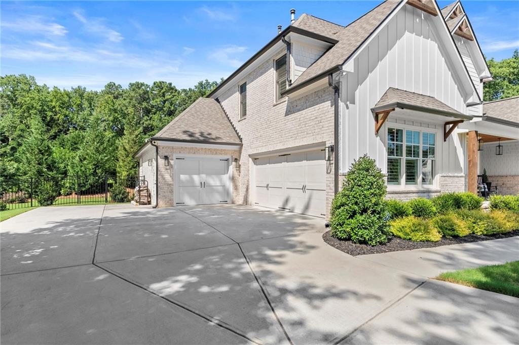 4584 Salmo Drive NE