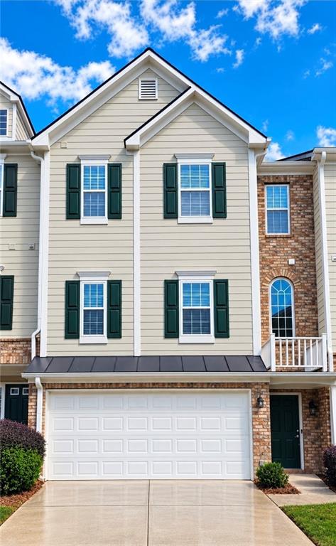 Townhouse For Sale - 6005 Turfway Park Court<br/> Sugar Hill, GA 30518