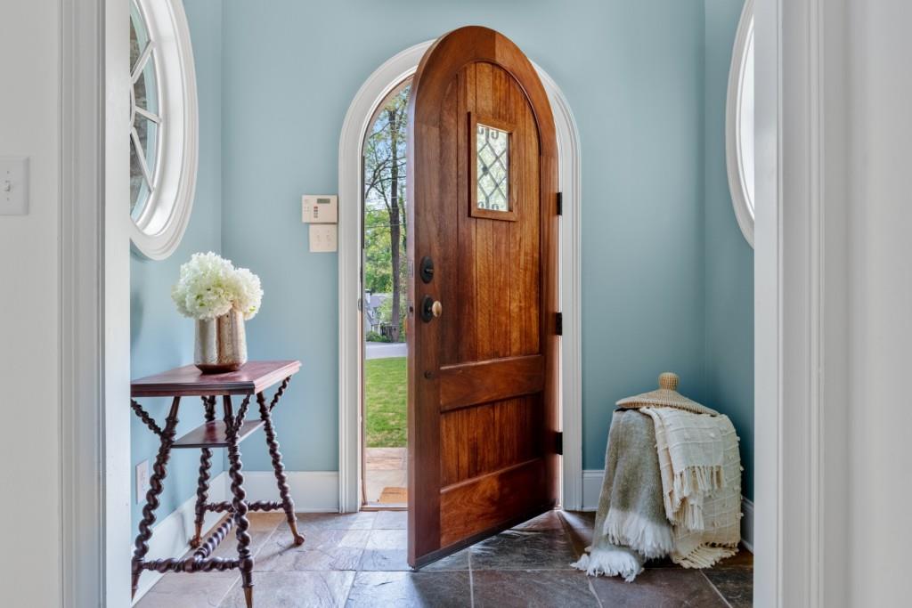 3146 Peachtree Drive NE