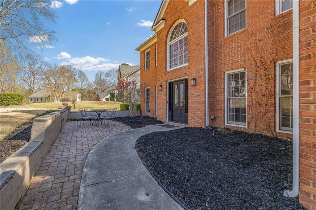 2212 Nine Oaks Drive, Kennesaw, Georgia image 3