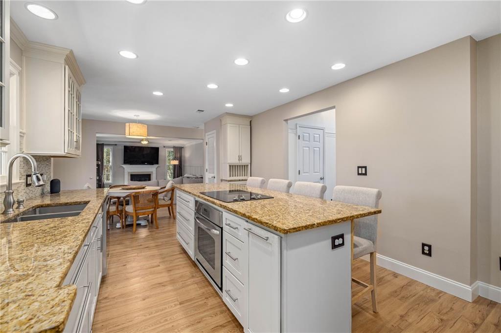 2212 Nine Oaks Drive, Kennesaw, Georgia image 6