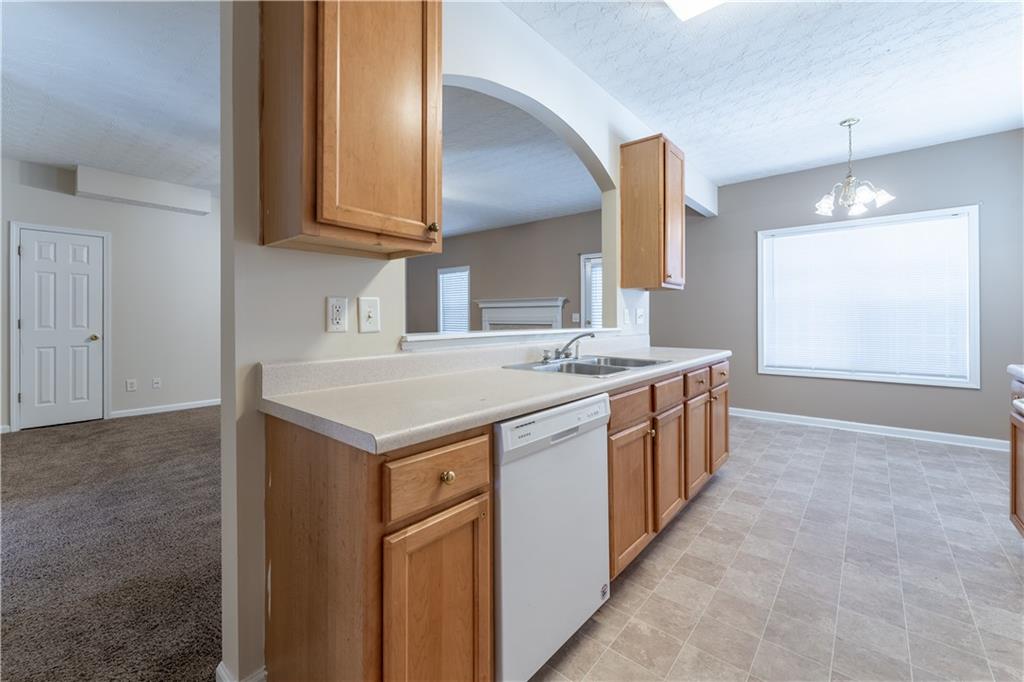 538 Shadowmoore Drive, Riverdale, Georgia image 13