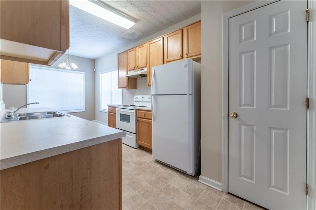 538 Shadowmoore Drive, Riverdale, Georgia image 12