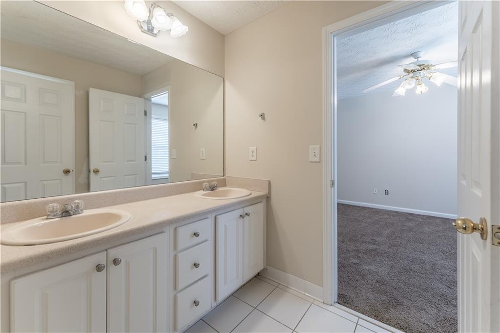 538 Shadowmoore Drive, Riverdale, Georgia image 29