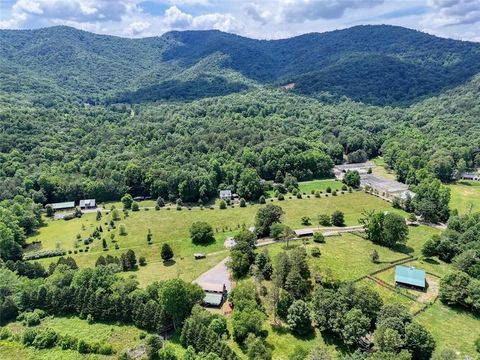 A home in Hiawassee