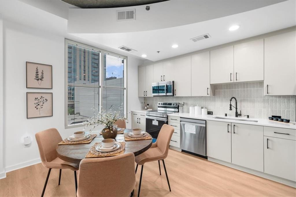 250 Pharr Road NE 704