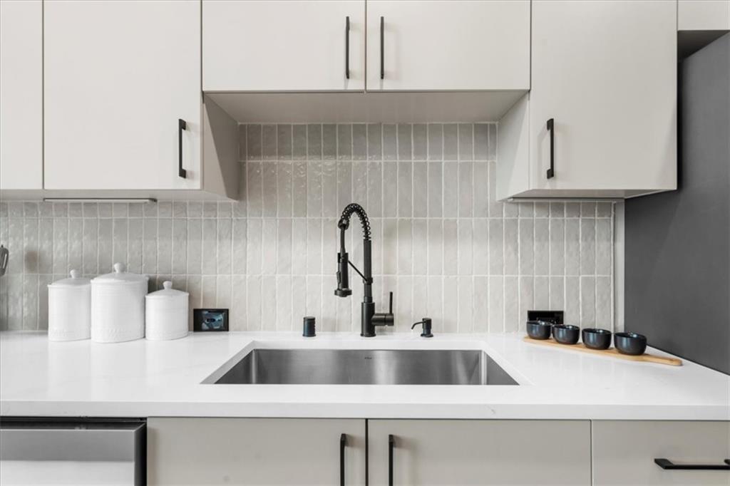 250 Pharr Road NE 704