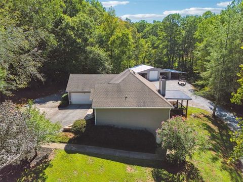 A home in Dawsonville