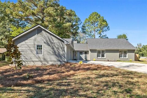 Homes For Sale - 1603 Golf Link Drive<br/> Stone Mountain, GA 30088