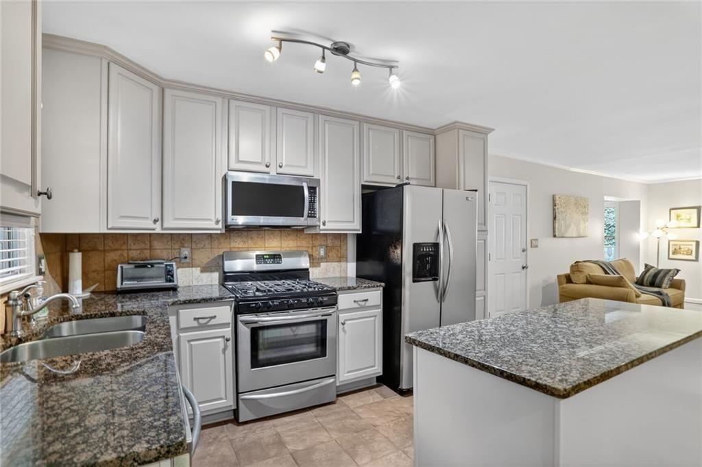 2560 Skyland Trail NE