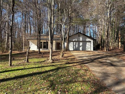 Homes For Sale - 7037 Shangrila Trail<br/> Riverdale, GA 30296