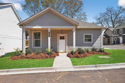 Homes For Sale - 200 Maddux Street<br/> Fayetteville, GA 30214