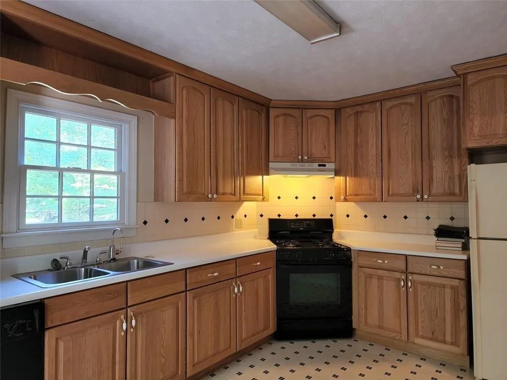 Conyers, Georgia 30013, United States, 3 Bedrooms Bedrooms, ,2 BathroomsBathrooms,Residential,Active,91802