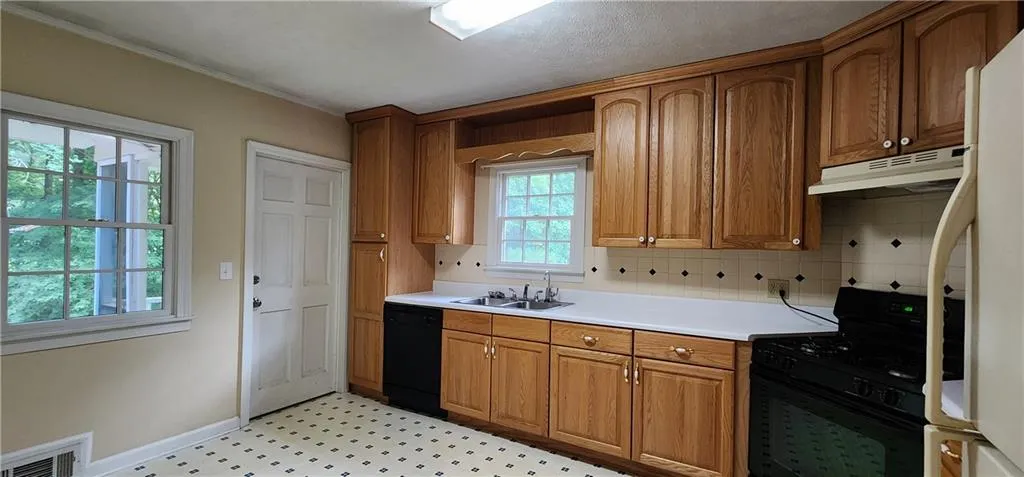 Conyers, Georgia 30013, United States, 3 Bedrooms Bedrooms, ,2 BathroomsBathrooms,Residential,Active,91802