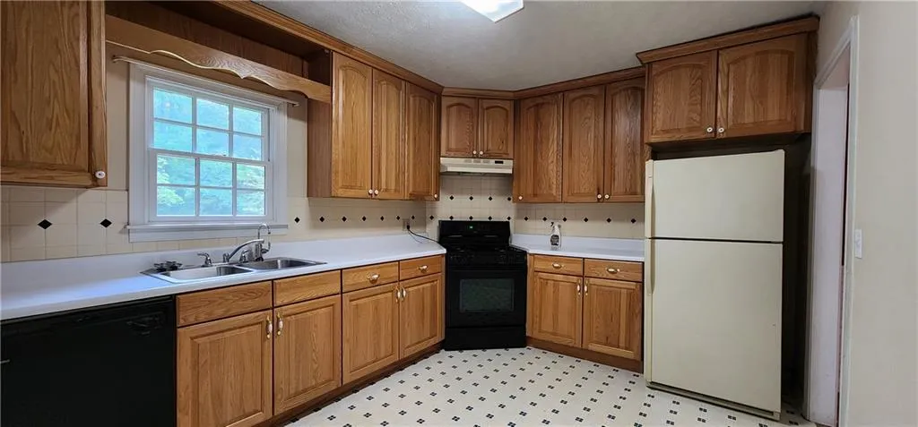 Conyers, Georgia 30013, United States, 3 Bedrooms Bedrooms, ,2 BathroomsBathrooms,Residential,Active,91802