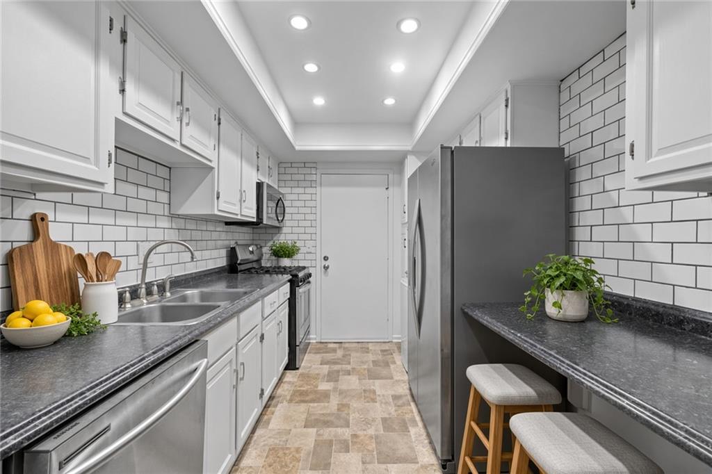 6851 Roswell Road D28