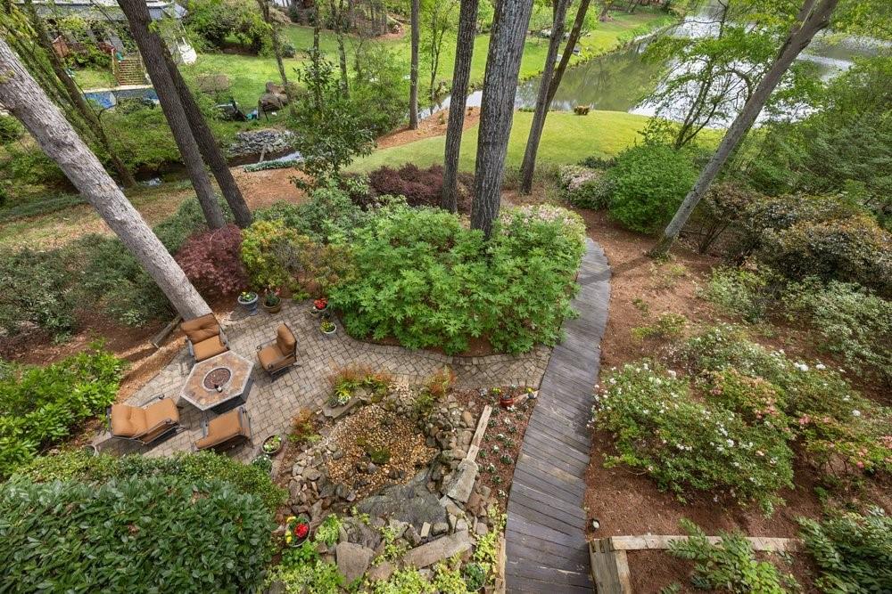 210 Lakeside Drive NW