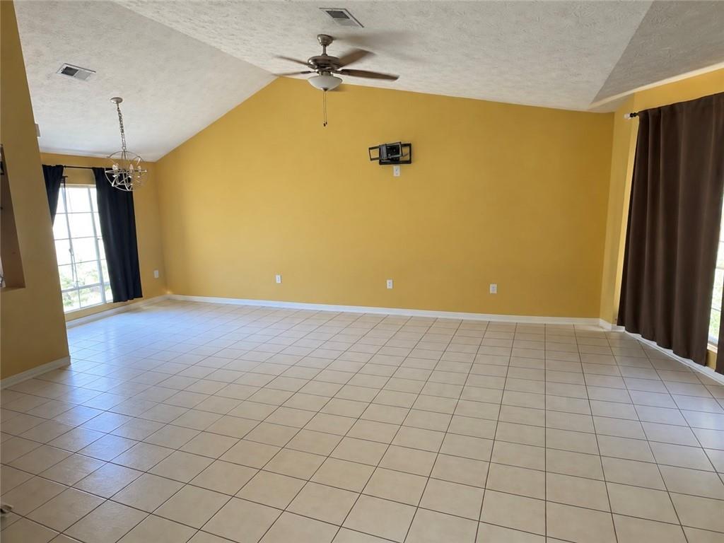 3931 Landgraf Cove