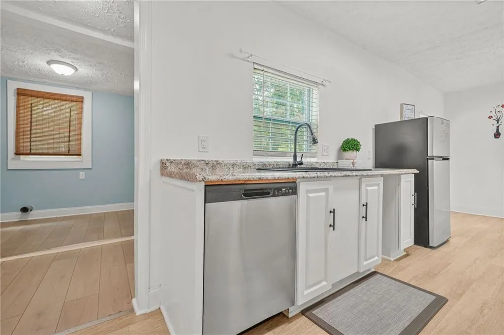 Lithonia, Georgia 30058, United States, 2 Bedrooms Bedrooms, ,1 BathroomBathrooms,Residential,Active,138099