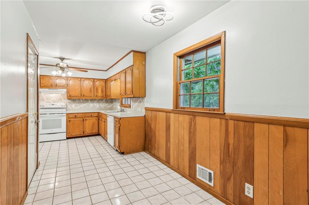 4074 Idlevale Drive, Tucker, Georgia image 11