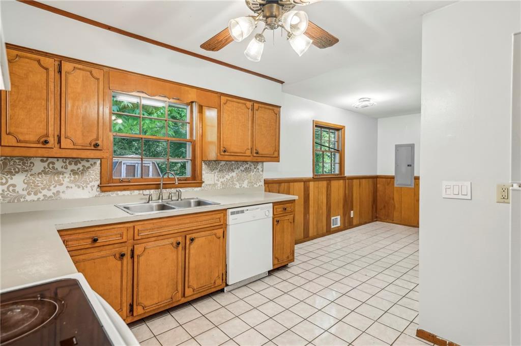 4074 Idlevale Drive, Tucker, Georgia image 7