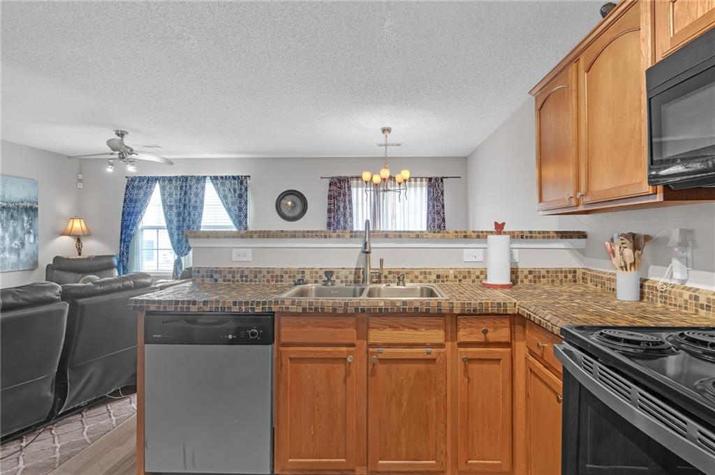 7246 Alicias Way, Morrow, Georgia image 6