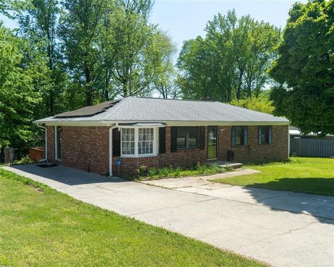 724 CAMELOT Way Norcross GA 30071