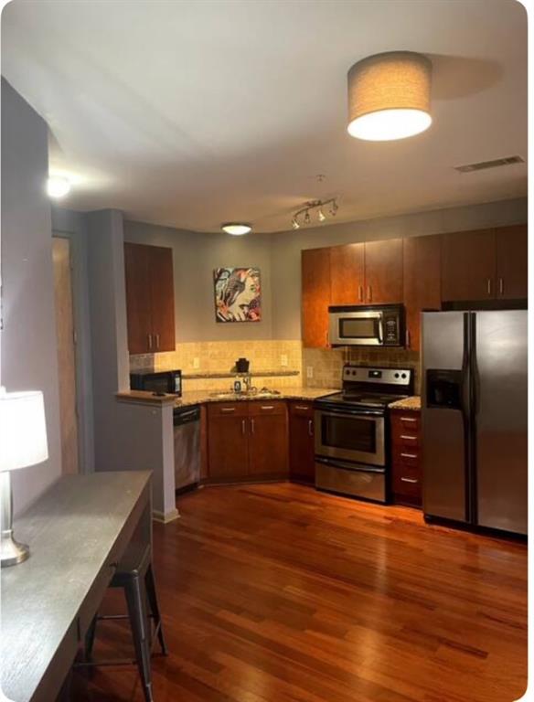 898 Oak Street 3423