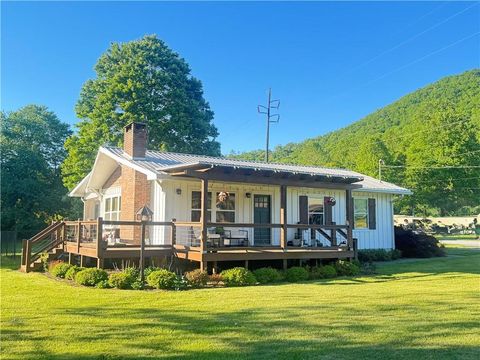 Homes For Sale - 21 Mcintosh Lane<br/> Rabun Gap, GA 30568