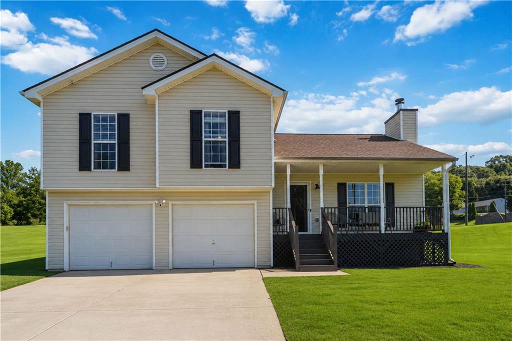 Photo 1 of 28 — 601 Skyland Court, Winder, GA 30680
