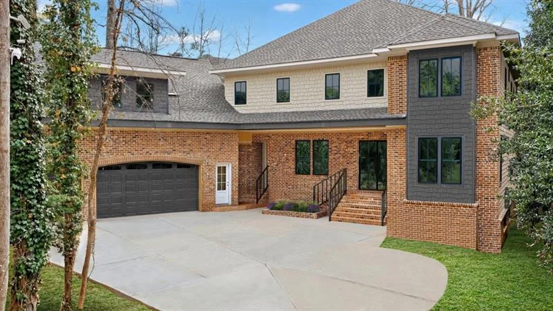 1330 Twelve Oaks Circle NW
