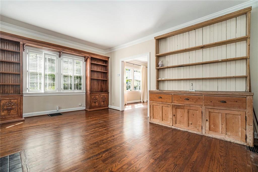 2378 Glenwood Drive NE