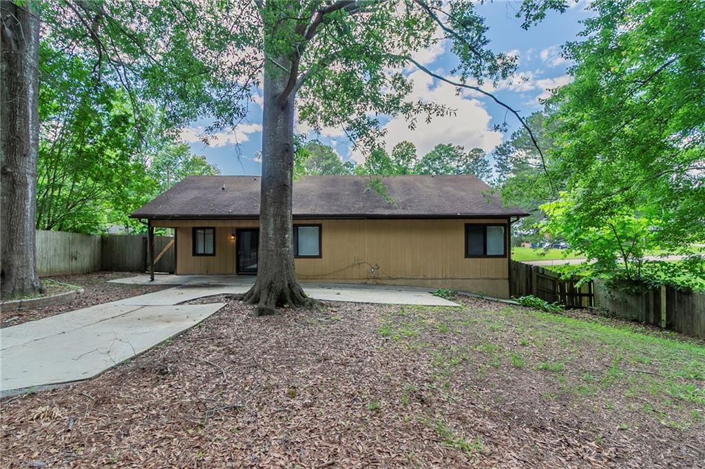 8350 Gledstone Way, Fairburn, Georgia image 26